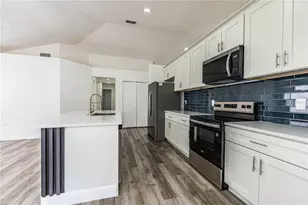 413 Vineyard Dr, Lakeland, FL 33809 - Photo 5