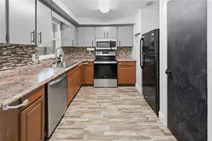 223 S Shore Dr, Eagle Lake, FL 33839 - Photo 11