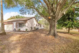 389 San Jose Dr, Winter Haven, FL 33884 - Photo 3