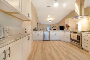 194 S Lake Mariam Dr, Winter Haven, FL 33884 - Photo 9