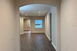 5810 Christiansen Ct, Lakeland, FL 33812 - Photo 3