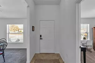 6146 Mission Dr, Lakeland, FL 33812 - Photo 5