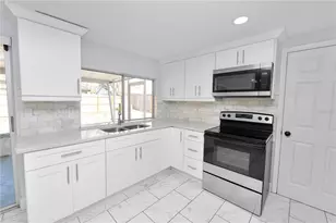 4037 Grayton Dr, New Port Richey, FL 34652 - Photo 9