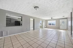 3947 Pipkin Creek Rd, Lakeland, FL 33811 - Photo 5