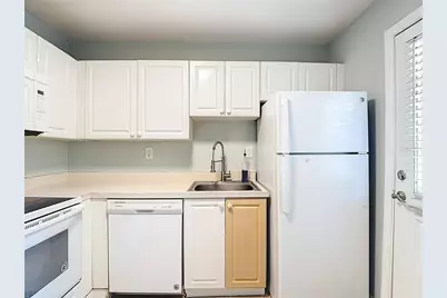 201 Pine Violet Court #201, Tampa, FL 33612 - Photo 7