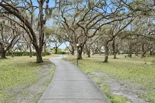 1703 Club Cir, Lakeshore, FL 33854 - Photo 41