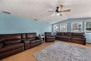 219 E Beacon Rd, Lakeland, FL 33803 - Photo 9