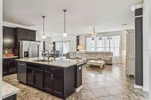 31518 Bearded Oak Dr, Wesley Chapel, FL 33543 - Photo 3