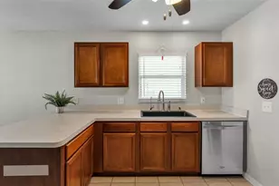 7755 Canterbury Cir, Lakeland, FL 33810 - Photo 11