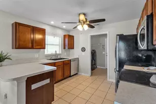 7755 Canterbury Cir, Lakeland, FL 33810 - Photo 7