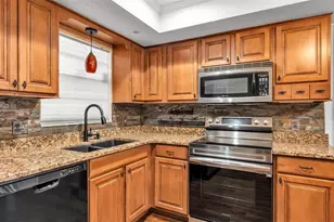 553 Villa Vista Blvd, Lakeland, FL 33813 - Photo 3