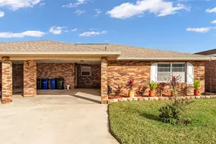 553 Villa Vista Blvd, Lakeland, FL 33813 - Photo 1