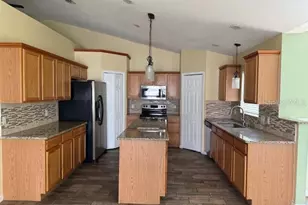 8004 E Settlers Creek Ln, Lakeland, FL 33810 - Photo 5