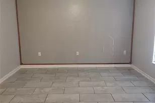 406 Fox Lake Dr, Lakeland, FL 33809 - Photo 3