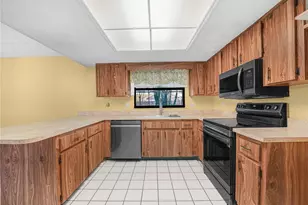 2610 Sprucewood Ln, Plant City, FL 33563 - Photo 9