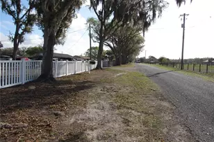 330 Moccasin Hollow Rd, Lithia, FL 33547 - Photo 5