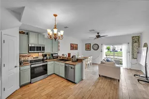 1939 Greenwood Valley Dr, Plant City, FL 33563 - Photo 5