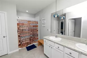 3231 Hilltop Cir, Lakewood Ranch, FL 34211 - Photo 23