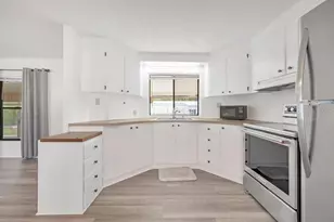 423 Martin Dr, Lakeland, FL 33809 - Photo 5