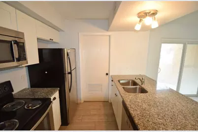 939 Castle Way, Lakeland, FL 33803 - Photo 9