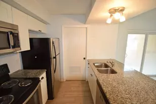 939 Castle Way, Lakeland, FL 33803 - Photo 9