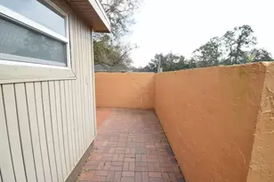 939 Castle Way, Lakeland, FL 33803 - Photo 5