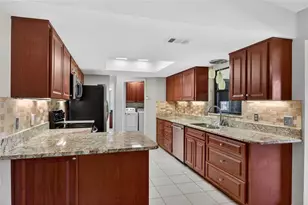 4861 Squire Hollow Dr, Lakeland, FL 33801 - Photo 5