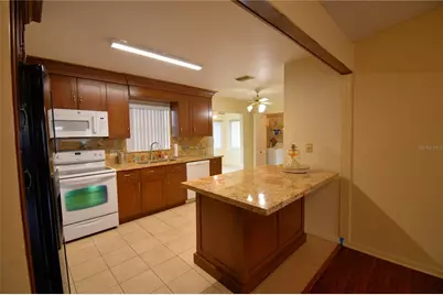 1690 Colonnades Circle N, Lakeland, FL 33811 - Photo 11