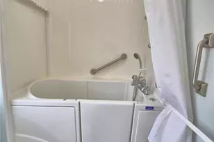 1690 Colonnades Cir N, Lakeland, FL 33811 - Photo 33