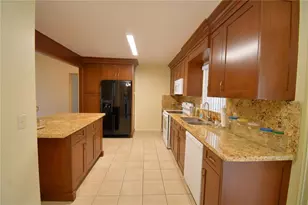 1690 Colonnades Cir N, Lakeland, FL 33811 - Photo 15