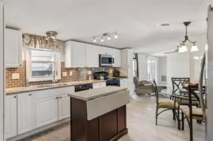 8556 Breeze Hill Dr, Lake Wales, FL 33898 - Photo 3