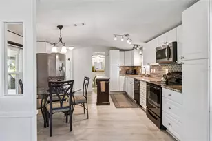 8556 Breeze Hill Dr, Lake Wales, FL 33898 - Photo 5