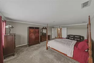 10661 Pictorial Park Dr, Tampa, FL 33647 - Photo 23