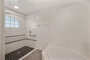 5711 Manchester Dr E, Lakeland, FL 33810 - Photo 29