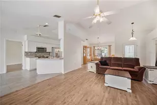 5711 Manchester Dr E, Lakeland, FL 33810 - Photo 11