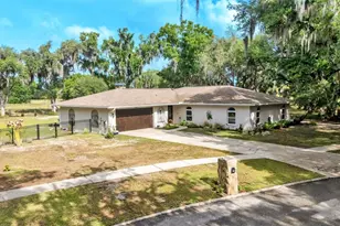 135 Country Club Ln, Mulberry, FL 33860 - Photo 1