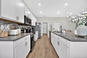 712 Daphne Dr, Polk City, FL 33868 - Photo 11