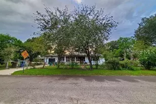 308 NE 10th Ave, Mulberry, FL 33860 - Photo 3
