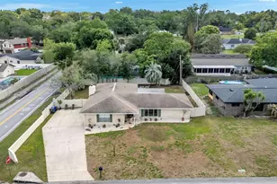 1743 Wilshire Ct, Lakeland, FL 33809 - Photo 3