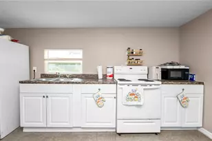 1128 Stella Ave N, Lakeland, FL 33805 - Photo 9