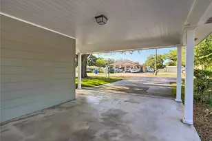 313 W Highland Dr, Lakeland, FL 33813 - Photo 3