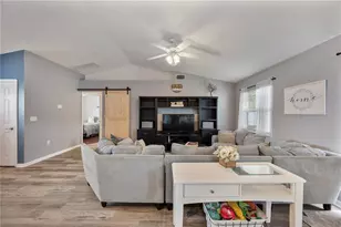 3318 Merlot Dr, Lakeland, FL 33811 - Photo 9