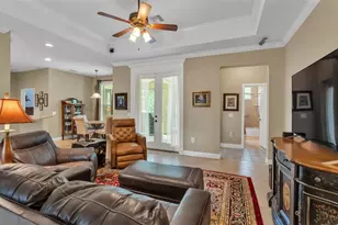 3940 Sunnywood Cir, Lakeland, FL 33812 - Photo 9
