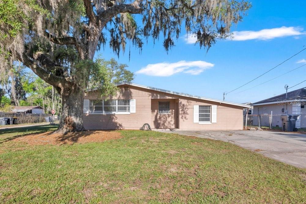 218 Dennis Ave - 218 Dennis Ave, Winter Haven, FL 33880 Luxury Property | Jose Angel Pina