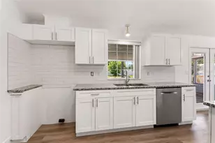 486 Lindsey Dr, Lakeland, FL 33809 - Photo 7