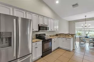 2985 Vintage View Cir, Lakeland, FL 33812 - Photo 7