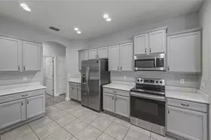 1450 Cypress View Ln, Lakeland, FL 33811 - Photo 9
