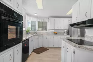 4926 Deerwood Dr, Lakeland, FL 33810 - Photo 9