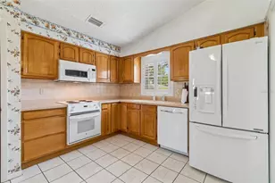 317 Greenwoods Dr, Lakeland, FL 33813 - Photo 5