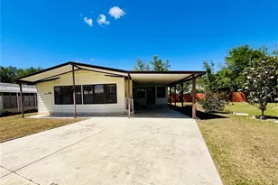 35935 Tanda Cir, Zephyrhills, FL 33541 - Photo 3
